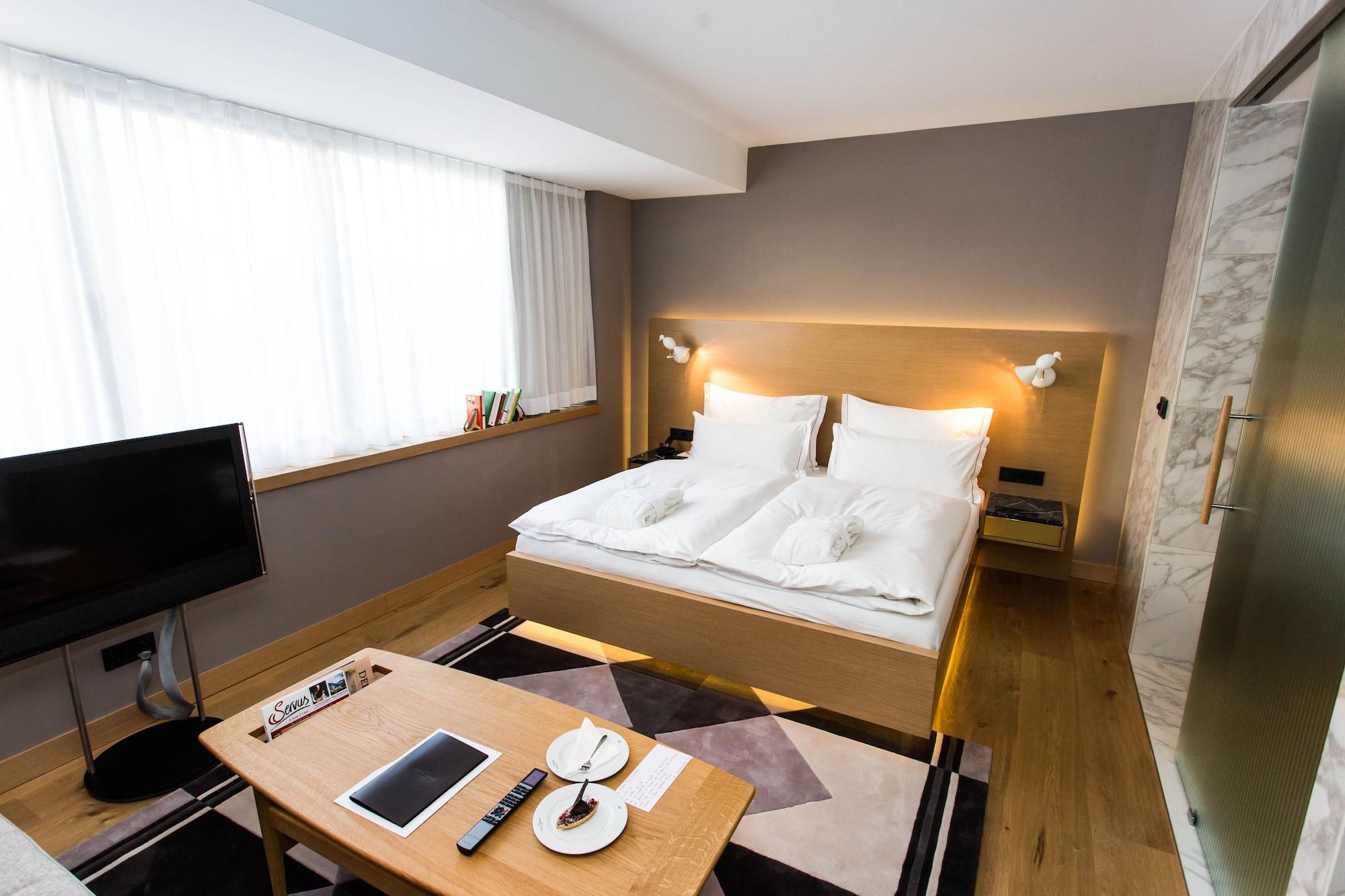 Hotel The 5*