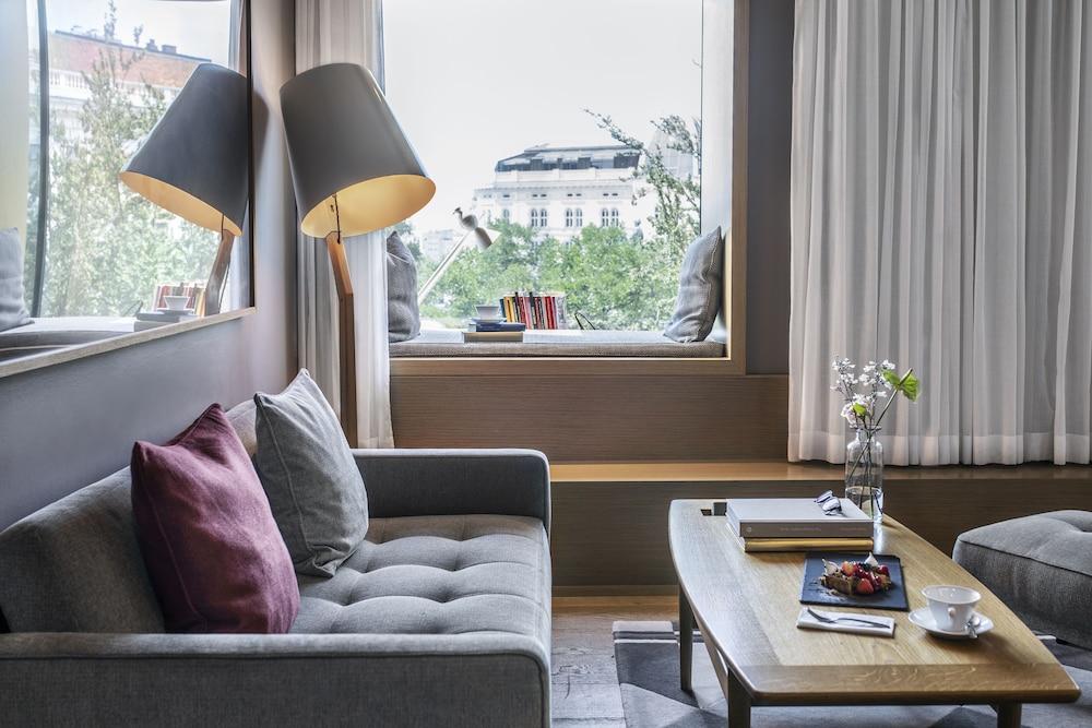 The Hotel 5*