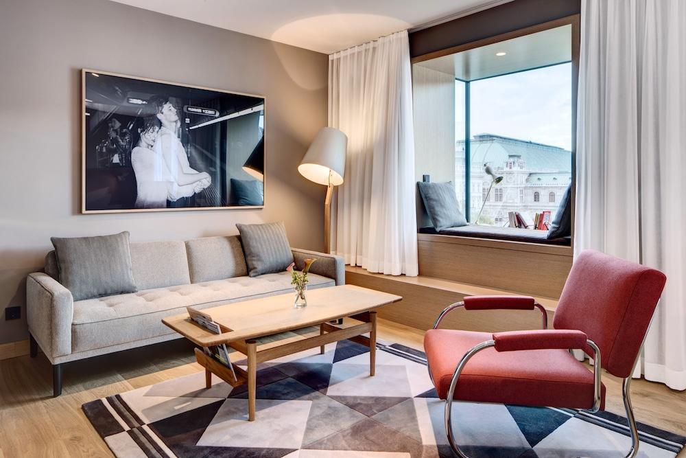 Hotel The